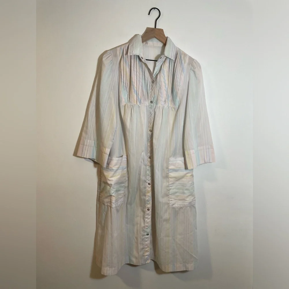 Retro Pastel GrannyCore House Coat Gown, Vintage Pleated Detail, Snap Buttons